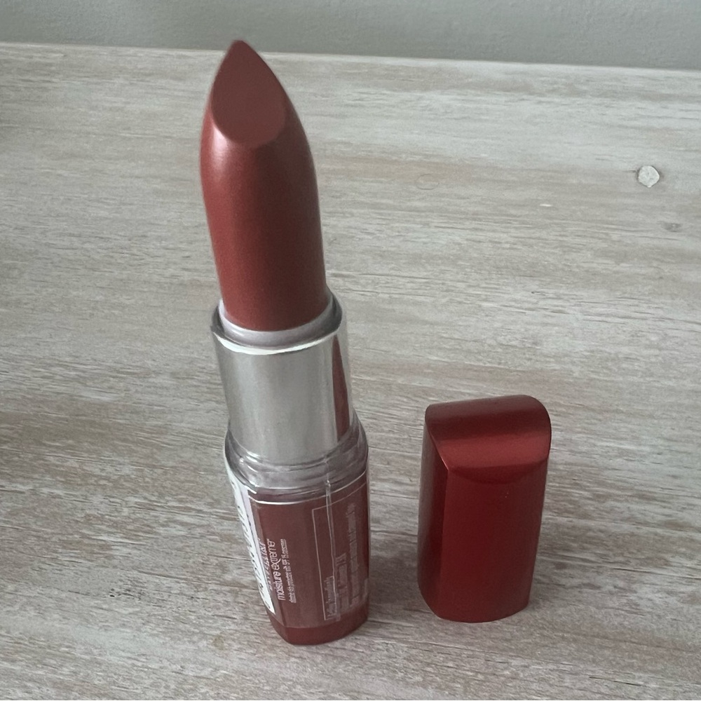 Vtg Maybelline Moisture Extreme Lipstick Classic Crimson. FreeShip DISCONTINUED